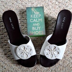 NEW Nine West cream platform mules with circle cutout detail size 7 brown bottom